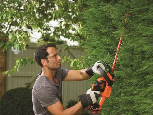 Un árbol o arbusto bien cuidado está sano y hermoso. Elige las mejores herramientas para la poda y pon a punto tu jardín de la manera más cómoda y profesional con las herramientas de Black+Decker