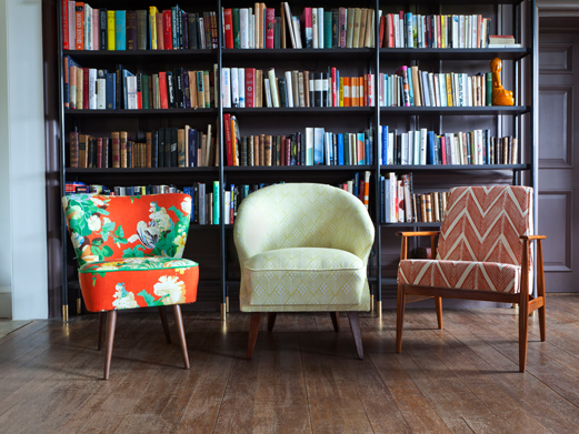 Con las herramientas adecuadas para trabajar la tapicería podrás reciclar cualquier silla o sillón y cambiar su aspecto. Unas telas bonitas harán el resto ¡A trabajar!